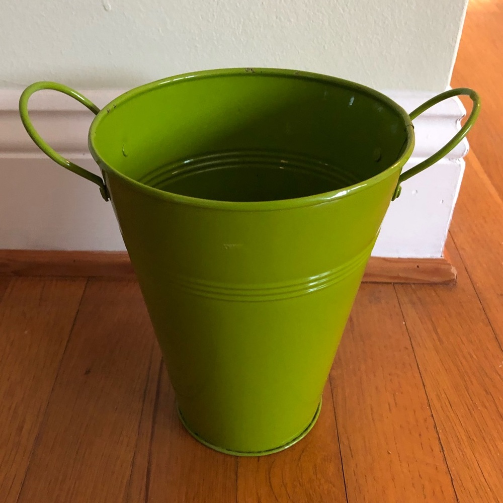 NWOT Lime Green Metal Decorative Pot w/Handles - 7”